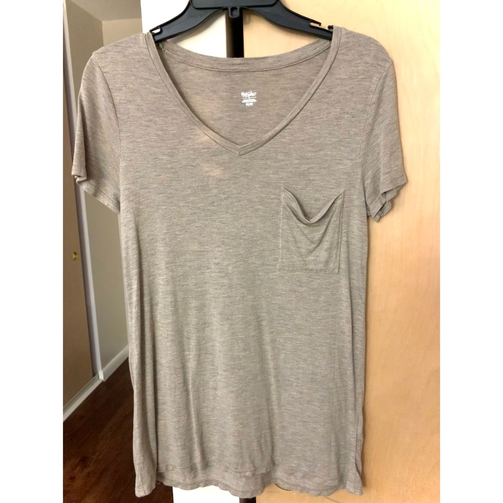 Fitted Gray V-Neck with Pocket